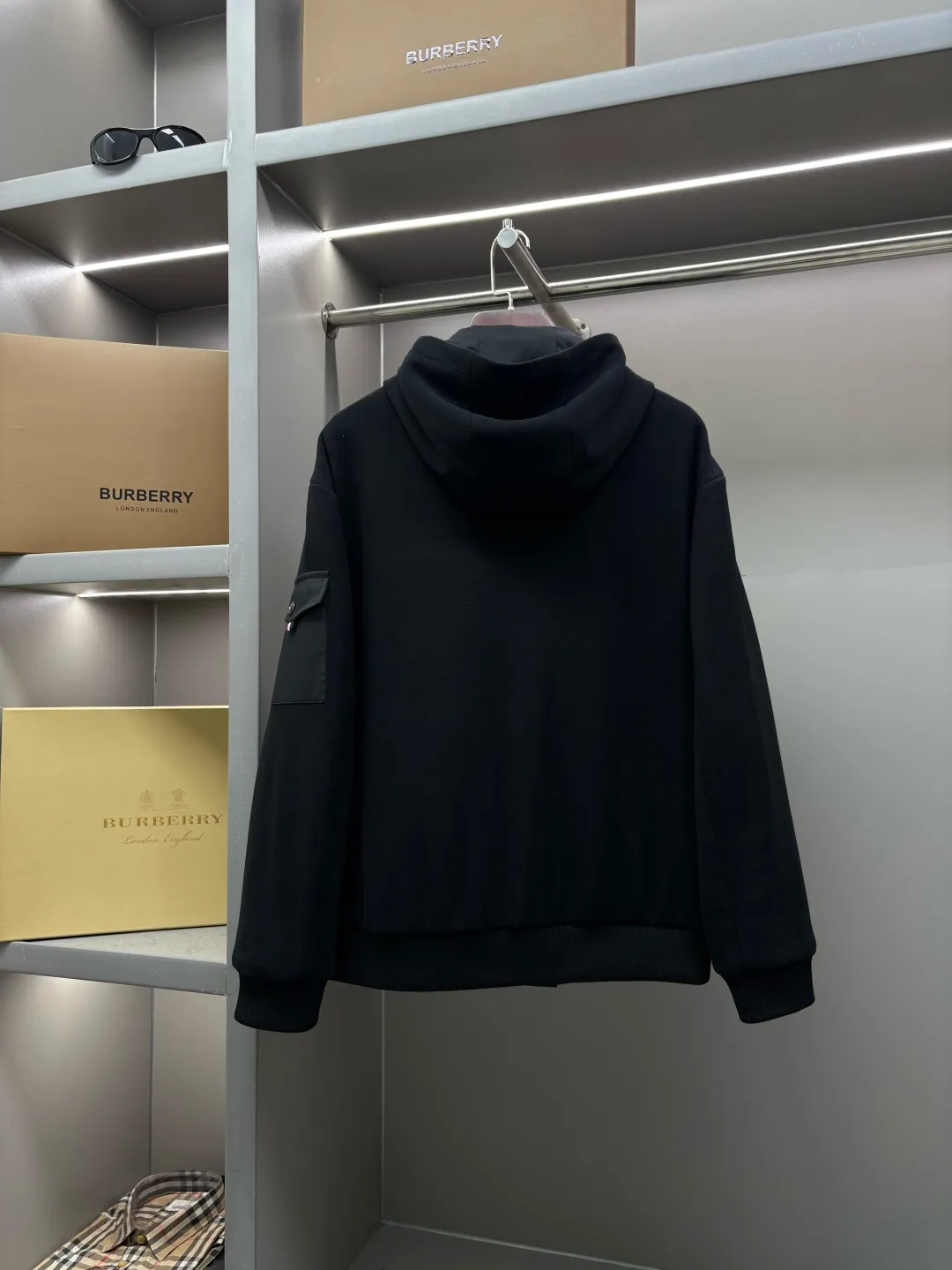 TB New Arrival ！！！ ， ！！New Arrival ，Classic 。 ， ， 90 ， ， 80% 。 ， ， ， 。 Sizes：M-XXXL ：Black Beige